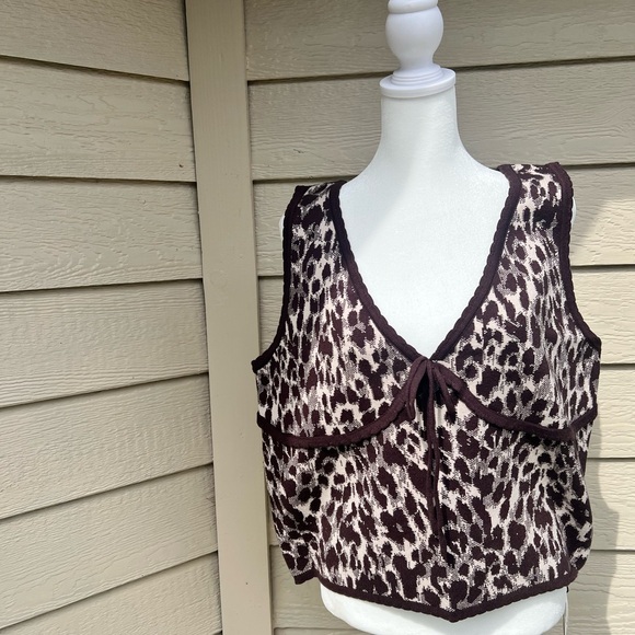Cider Tops - E747 NWT Knit Leopard Print Sleeveless Top